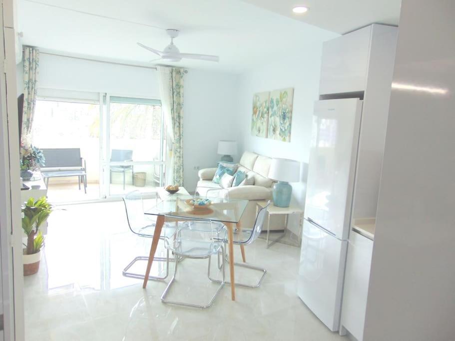 Lux. Frontbeach-Terrace. 5 Pools.Tv. 2 A.C.Netflix ベナルマデナ エクステリア 写真