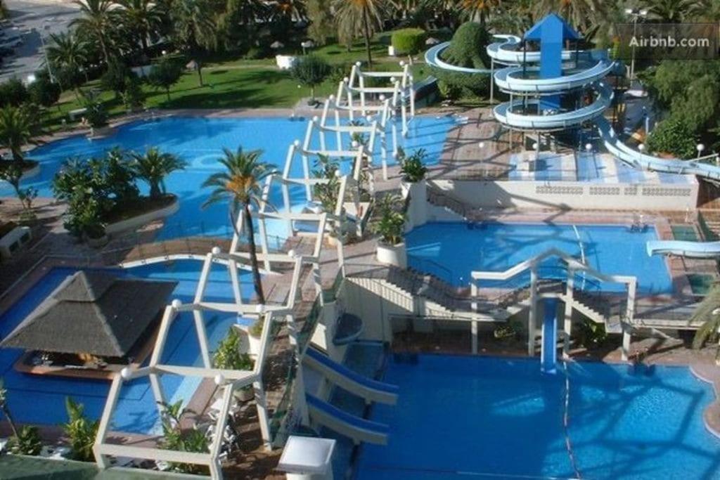 Lux. Frontbeach-Terrace. 5 Pools.Tv. 2 A.C.Netflix ベナルマデナ エクステリア 写真