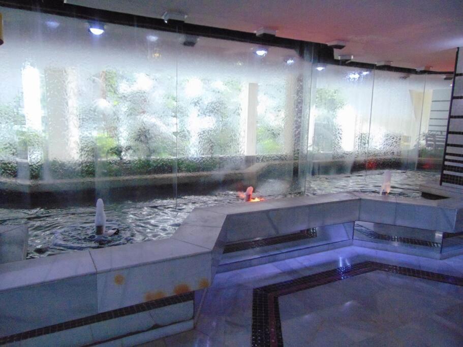 Lux. Frontbeach-Terrace. 5 Pools.Tv. 2 A.C.Netflix ベナルマデナ エクステリア 写真